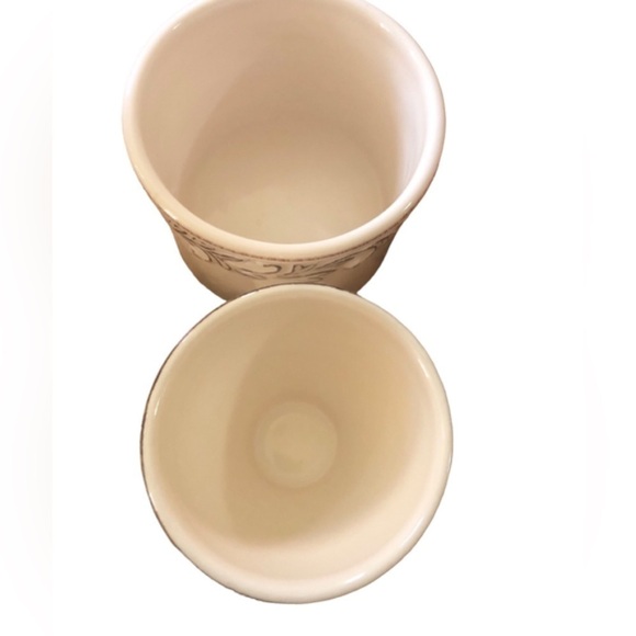 L. Tremain For Butterbell Crock French Provincial Cream Floral Vine Detail 2010 - Picture 3 of 7